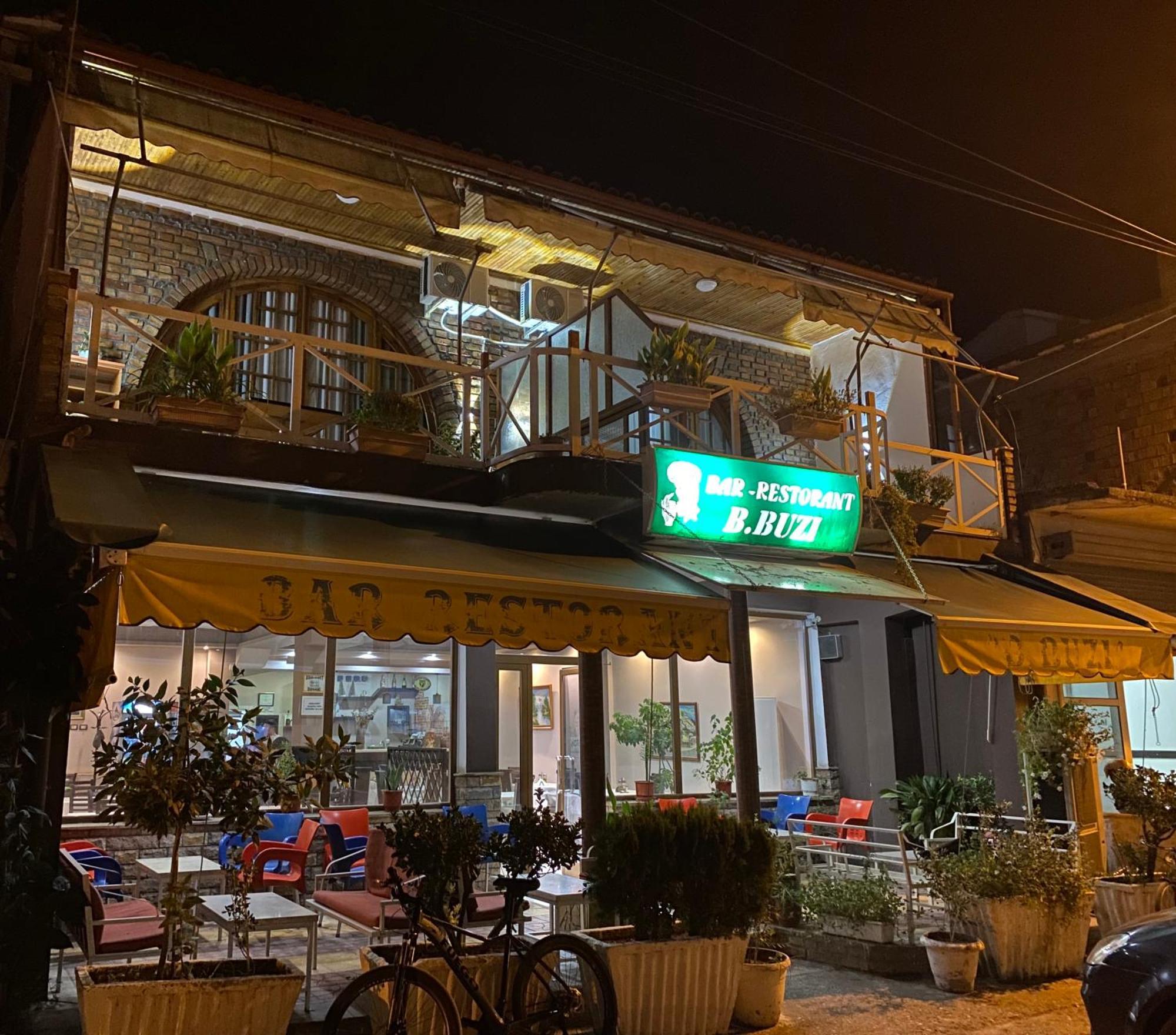 Hotel Boutique Buzi เบราท ภายนอก รูปภาพ