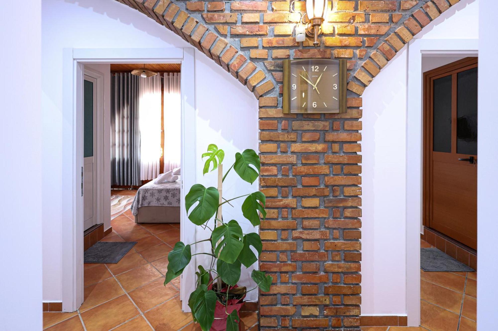 Hotel Boutique Buzi เบราท ภายนอก รูปภาพ